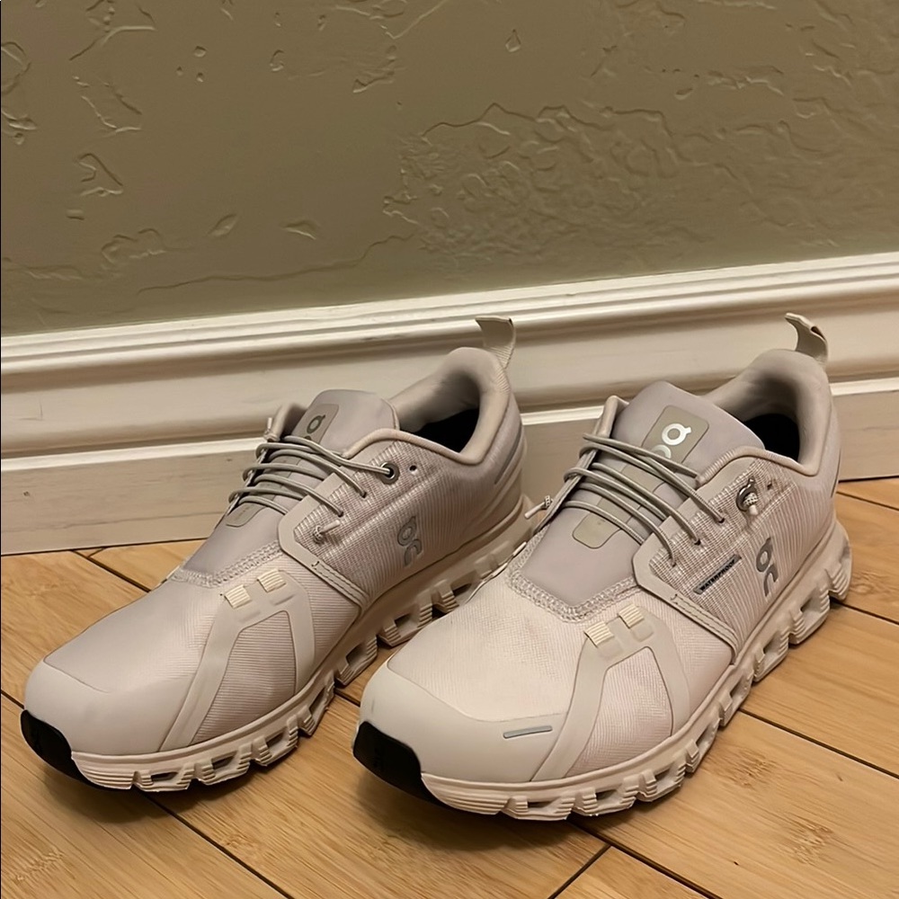 On Running women Cloudswift Lightweight Cream Sneakers